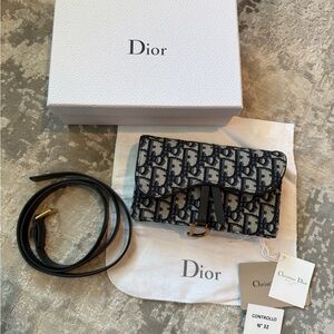 DiorSaddle Belt Pouch Blue Dior Oblique
Jacquard
